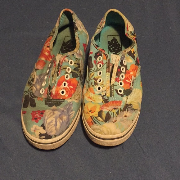 BOGO . Vans sz 6.5 - Picture 1 of 1